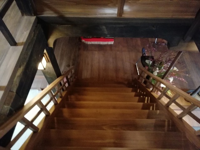 大階段２階から